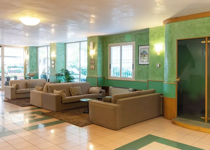 Отель Aiglon 3*